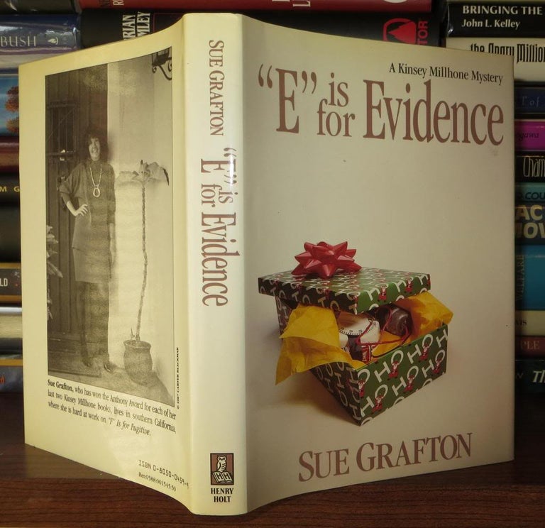 Item #59170 "E" IS FOR EVIDENCE A Kinsey Millhone Mystery, Book 5. Sue Grafton.