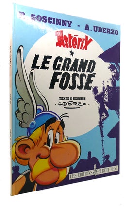 Item #124784 ASTÉRIX - LE GRAND FOSSÉ ASTERIX N°25 (FRENCH EDITION). Rene Goscinny, Albert Uderzo