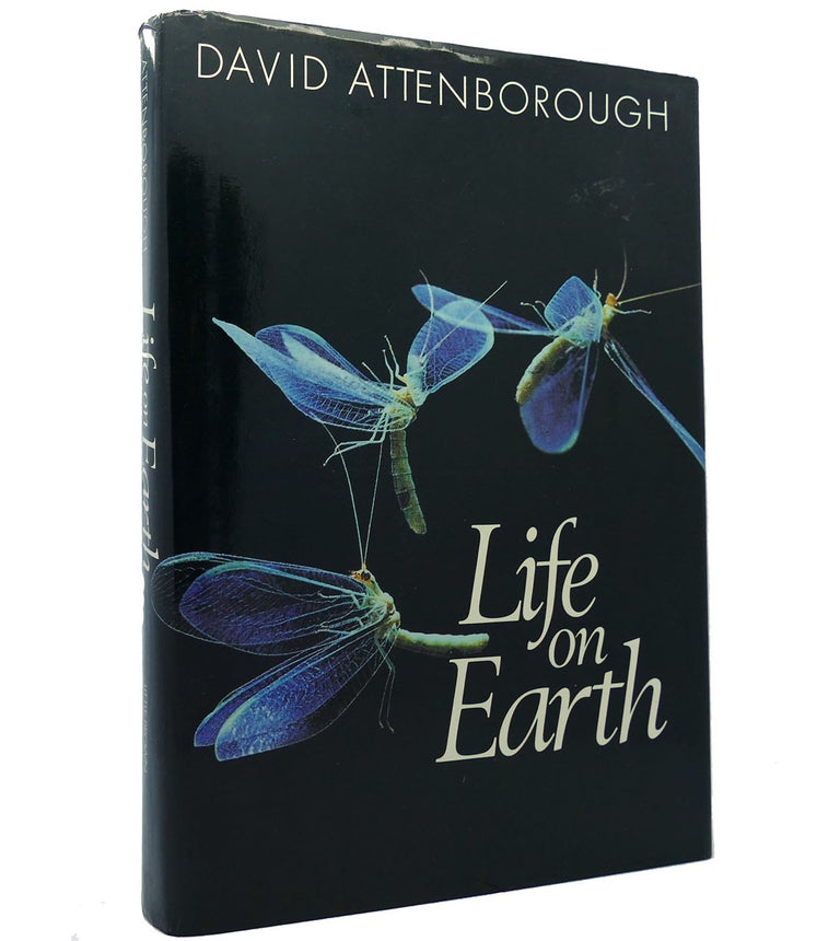 Item #152738 LIFE ON EARTH : A NATURAL HISTORY. David Attenborough.