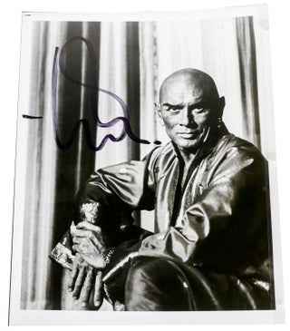 SIGNED YUL BRYNNER PHOTO 8'' X 10'' autograph - photograph. Yul Brynner.
