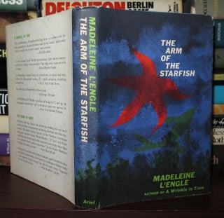 Item #76136 THE ARM OF THE STARFISH. Madeleine L'Engle